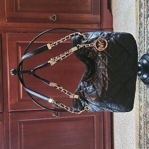 Stunning Michael Kors Quilted Leather Shoulder/ Satchel Bag